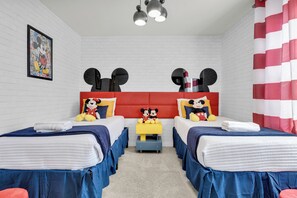 5 habitaciones, tabla de planchar con plancha, cuna de viaje y wifi 
