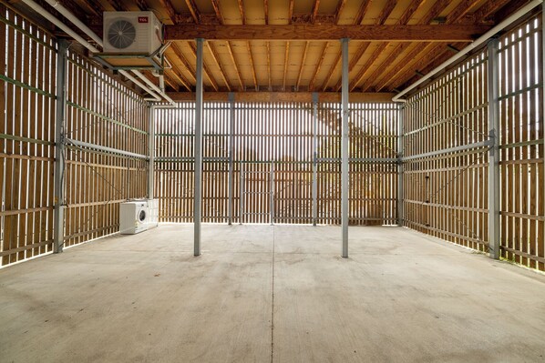 Property grounds - 2 Bdr Apt! Spotless! Garage Parking! 318D2 (Rocklea)