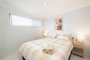 2 bedrooms, desk, iron/ironing board, free WiFi - 2 Bdr Apt! Private Balcony! Garage Parking! 118D2 (Rocklea)