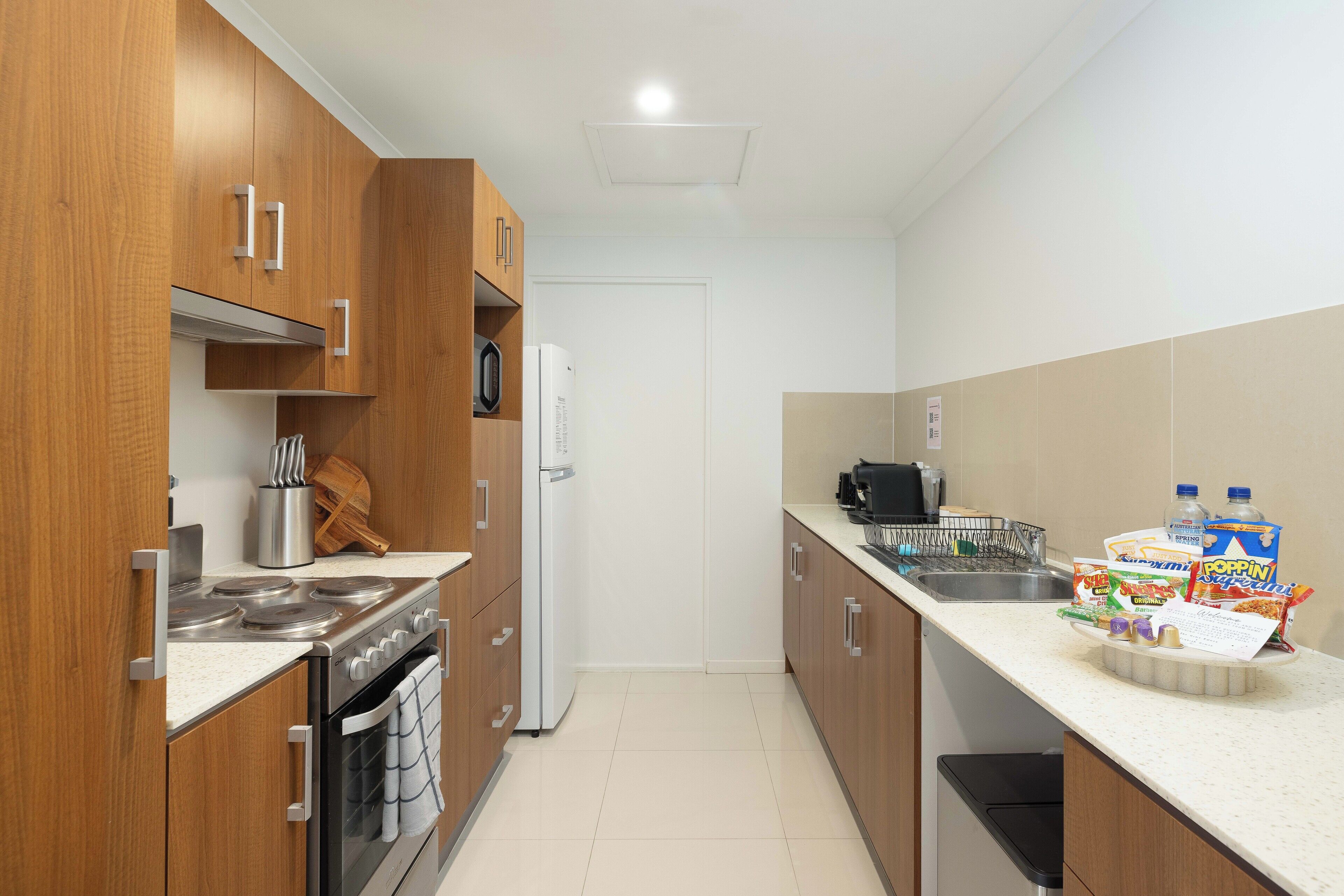 Coffee/tea maker, fridge, microwave, oven