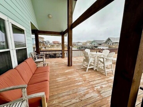 WATERFRONT Hahn's Hideaway pets add more $