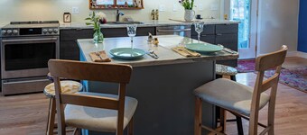 Beauty & the Peace. Private Lakeside Retreat. Pet friendly!