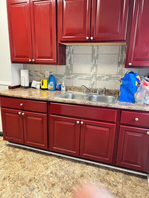 Private kitchen - Clean 3 bedroom, 1 bath, living room and kitchen with stove and refrigerator (Buffalo)