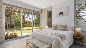 4 bedrooms, desk, iron/ironing board, free WiFi - AYANA Casuarina - Oceanside house walking distance to cafe (Casuarina)