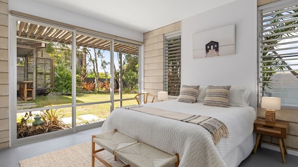 4 bedrooms, desk, iron/ironing board, free WiFi