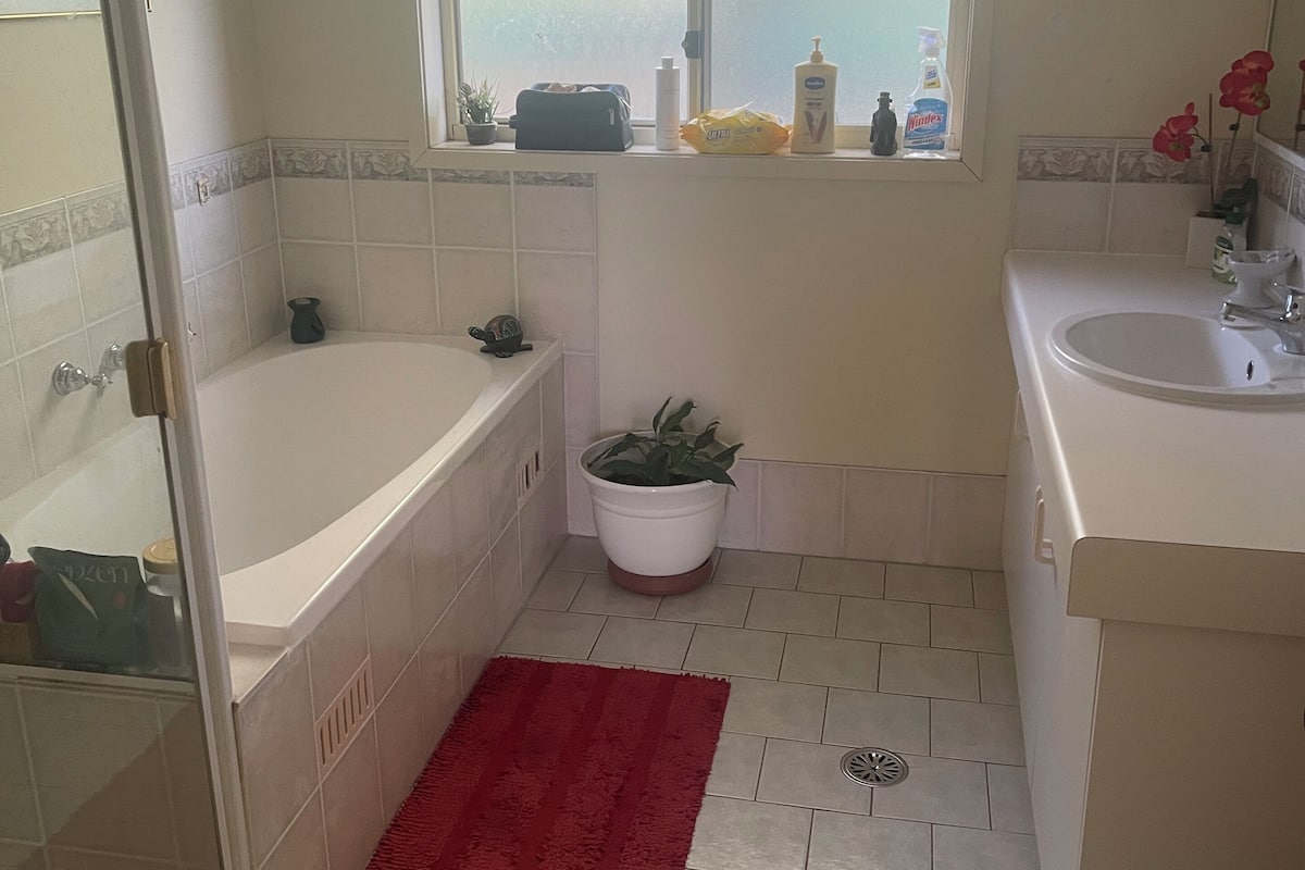 Comfort Double or Twin Room, Garden View | Bathroom | Hair dryer, towels, soap, shampoo