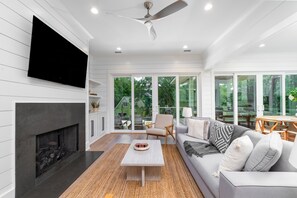 Smart TV, chimenea