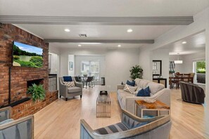 TV, videospill, DVD-spiller og bøker