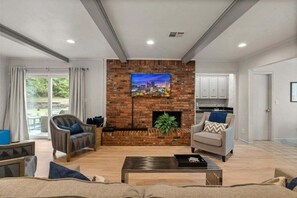 Télévision, jeux vidéo, lecteur de DVD, livres