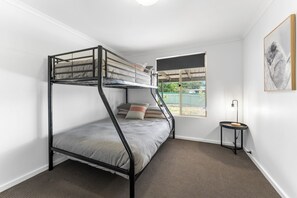 3 bedrooms, iron/ironing board, WiFi, bed sheets