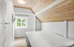 3 bedrooms, travel crib, free WiFi