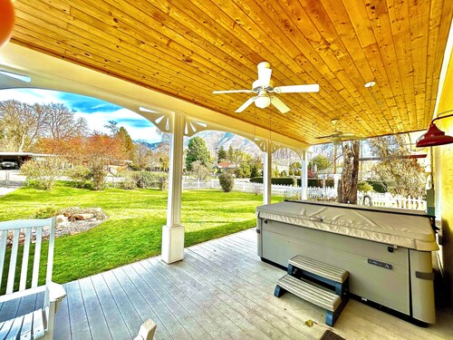 NEW HOT TUB Holladay Farmhouse - Cozy, Convenient