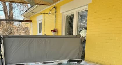 NEW HOT TUB Holladay Farmhouse - Cozy, Convenient