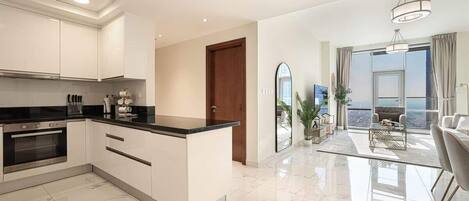 Réfrigérateur, micro-ondes, four, plaque de cuisson