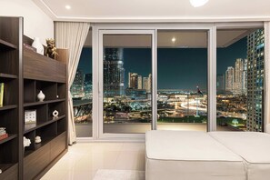 4 slaapkamers, een bureau, een strijkplank/strijkijzer, reisbedje