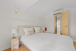 3 bedrooms, iron/ironing board, travel cot, free WiFi