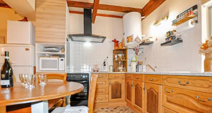 Lovely home in Seix with WiFi