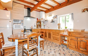 Fridge, stovetop, coffee/tea maker