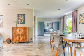 Dining - Maison des Platanes - Welkeys (Lissieu)