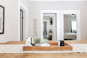 3 Schlafzimmer, Schreibtisch, Bügeleisen/Bügelbrett, WLAN