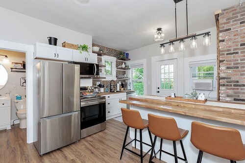 Little Italy! Close to Cleveland Clinic, University Hospital & University Circle