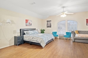 4 bedrooms, desk, iron/ironing board, travel cot