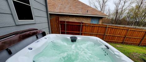 Tina de hidromasaje al aire libre