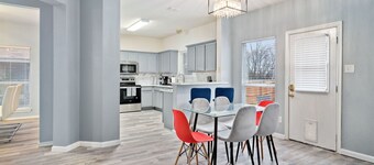 4BR 3BA Modern, newly remodeled, 16 ppl