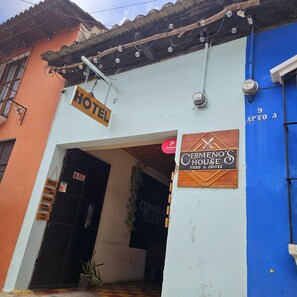 Fachada da propriedade