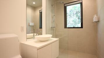 Chalet, 4 Bedrooms, Balcony, Garden View | Bathroom | Slippers