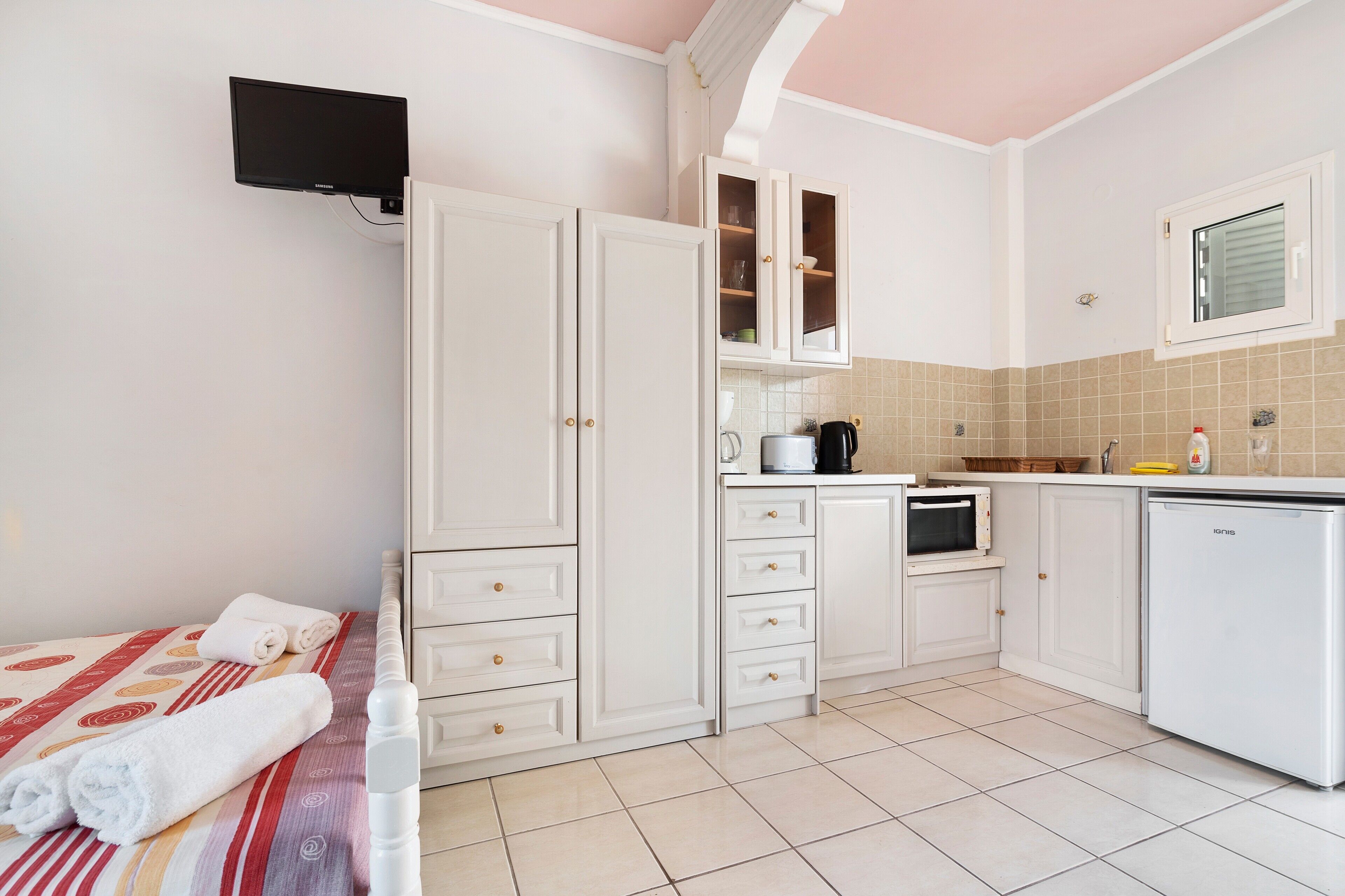 1 bedroom, free WiFi, bed sheets