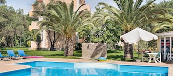 Apartment 'Sea View 4' with Shared Pool, Wi-Fi and Air Conditioning