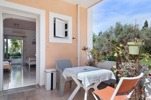 Ferienwohnung 'Meerblick 4' mit gemeinsamem Pool, WLAN und Klimaanlage