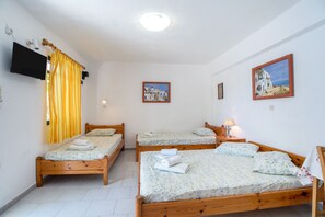 1 bedroom, free WiFi, bed sheets - Room 'Studio 10' with Mountain View, Wi-Fi and Air Conditioning (Logaras)