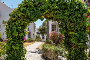 Property grounds - Apartment 'M - 1' with Shared Pool, Private Terrace and Wi-Fi (Torrox costa)