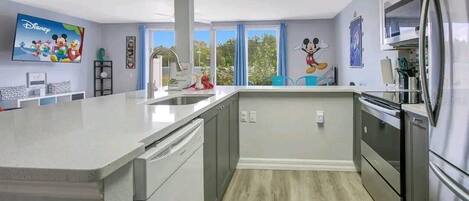 Micro-ondes, four, plaque de cuisson, lave-vaisselle