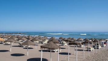 Una spiaggia nelle vicinanze