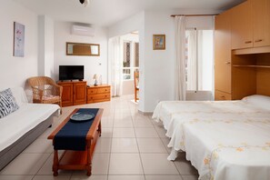 Iron/ironing board, free WiFi, bed sheets - Studio Apartment 'Estudio Bloque 84' with Sea View, Wi-Fi and Air Conditioning (Torrox)