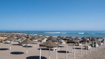 Una spiaggia nelle vicinanze