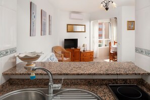 Interior - Studio Apartment 'Estudio Bloque 84' with Sea View, Wi-Fi and Air Conditioning (Torrox)