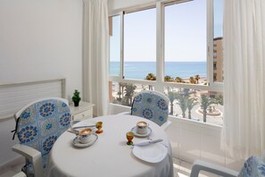 Dining - Studio Apartment 'Estudio Bloque 80' with Sea View, Wi-Fi and Air Conditioning (Torrox)