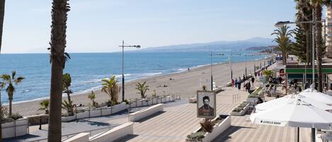 Una spiaggia nelle vicinanze