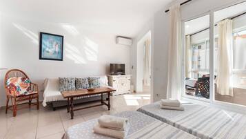 1 habitación, tabla de planchar con plancha, wifi gratis y ropa de cama