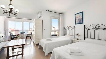 1 slaapkamer, een strijkplank/strijkijzer, gratis wifi, beddengoed