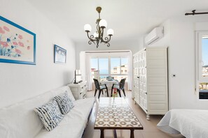 TV - Apartment 'Estudio 07-03' with Sea View, Wi-Fi and Air Conditioning (Torrox)