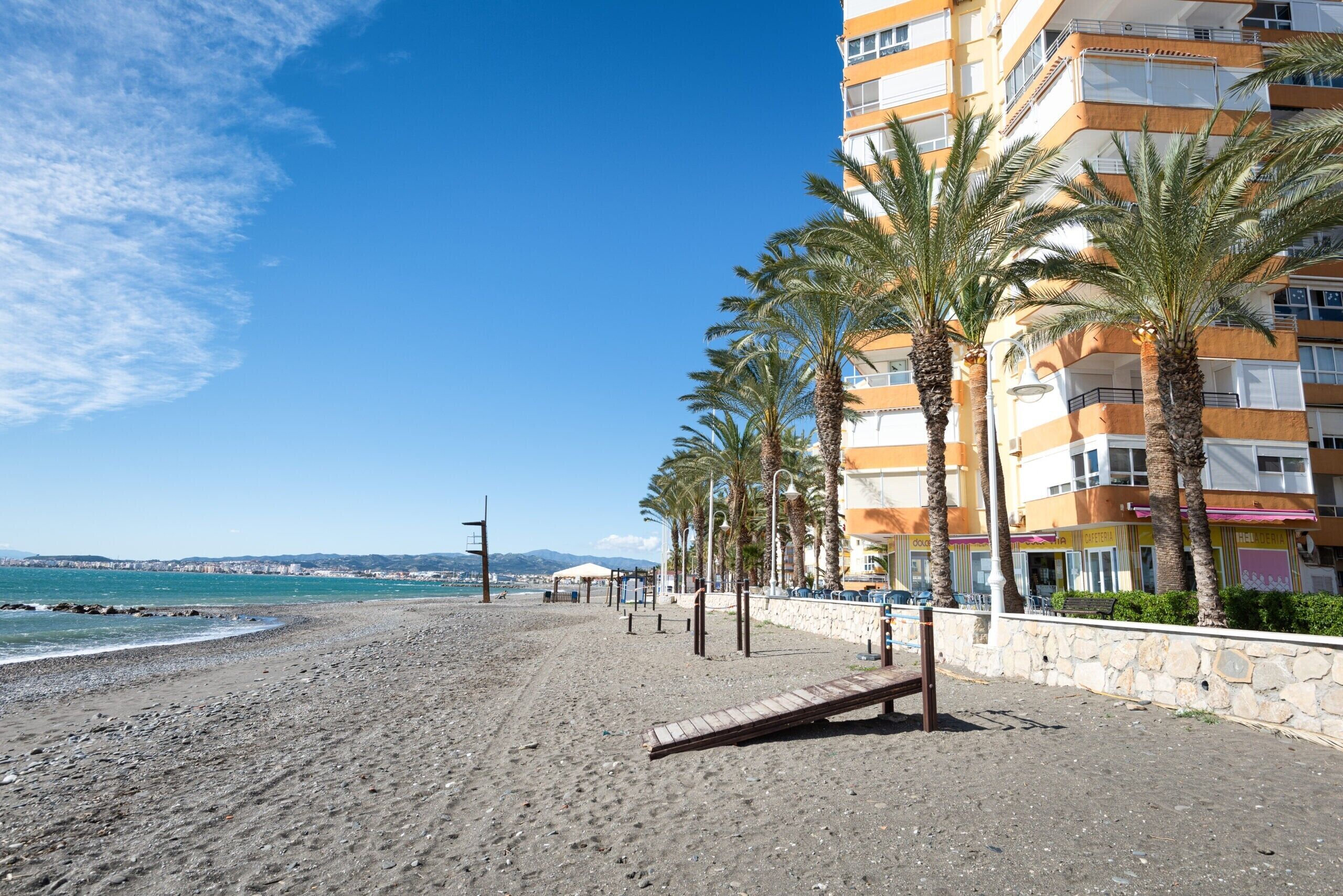 Una spiaggia nelle vicinanze