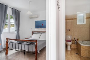 1 bedroom, iron/ironing board, free WiFi, bed sheets - Holiday Home 'Villa 2' with Sea View, Wi-Fi and Air Conditioning (Leykada)