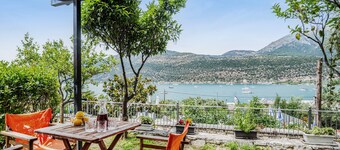 Holiday Home 'Villa 1' with Sea View, Wi-Fi and Air Conditioning