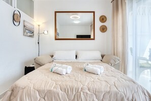 1 habitación, tabla de planchar con plancha, wifi gratis y ropa de cama 