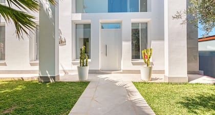 Chalet 'Senna' with Mountain View, Wi-Fi and Air Conditioning